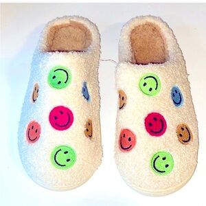 Women’s Cozy Smiley Face House Shoes (Size 5–6)